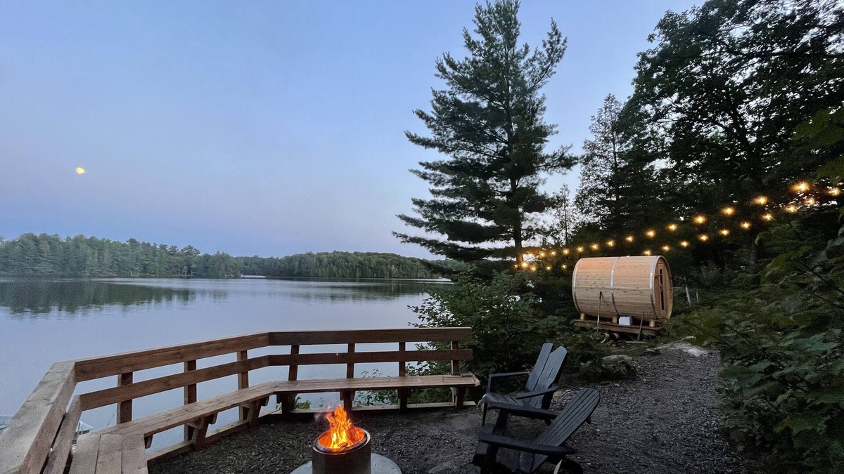 Utterson Cottage | The Hatch - your family lakehouse retreat in Muskoka w/Sauna & Hot Tub