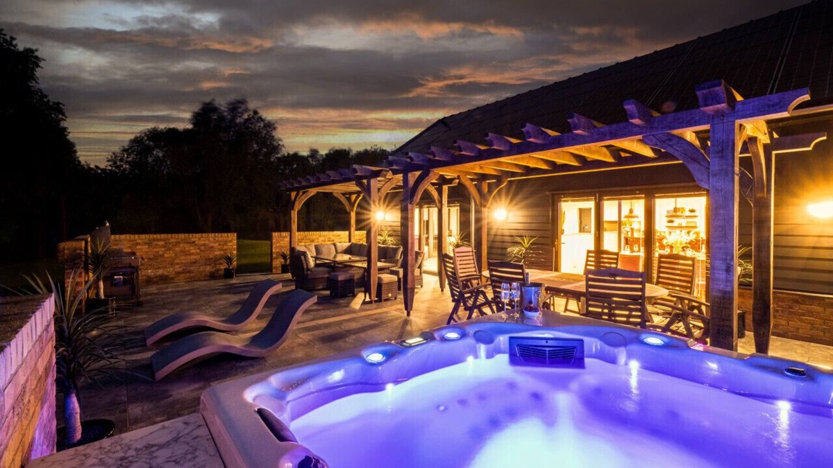 Haverhill House | The Hatchery - Four Bedroom House, Sleeps 8