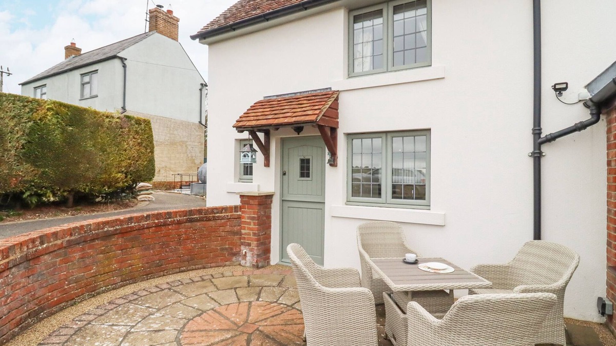 Cuddesdon Cottage | THE HAVEN COTTAGE, family friendly, with a garden in Wheatley