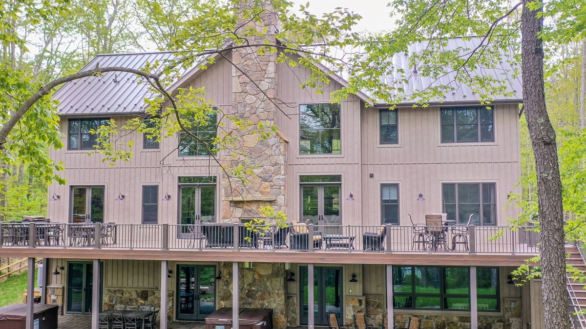 Oakland House | The Haven | Lakefront + 8 Suites, Pvt Indoor Pool, Hot Tub, Dock!