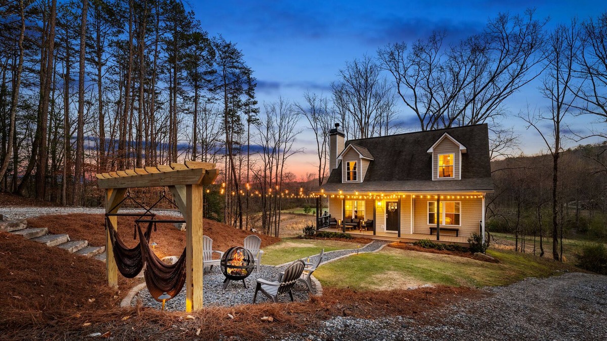 Dahlonega House | The Haven: Luxury 3BR on 6 Acres! River! Fire-Pit!