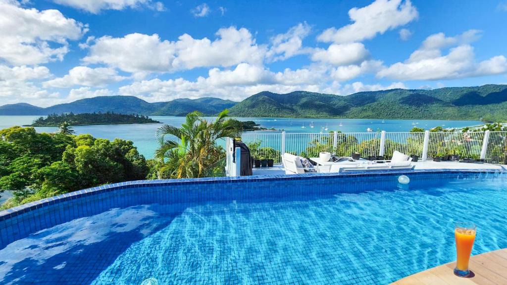 Shute Harbour House | The Haven View - Airlie Beach
