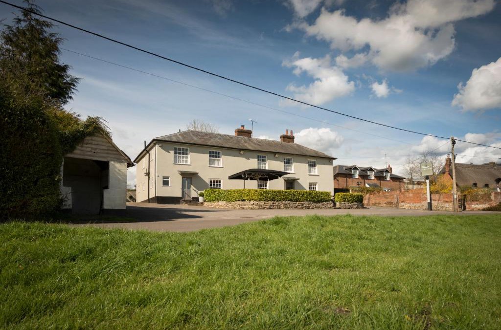Amport Hotel | The Hawk Inn