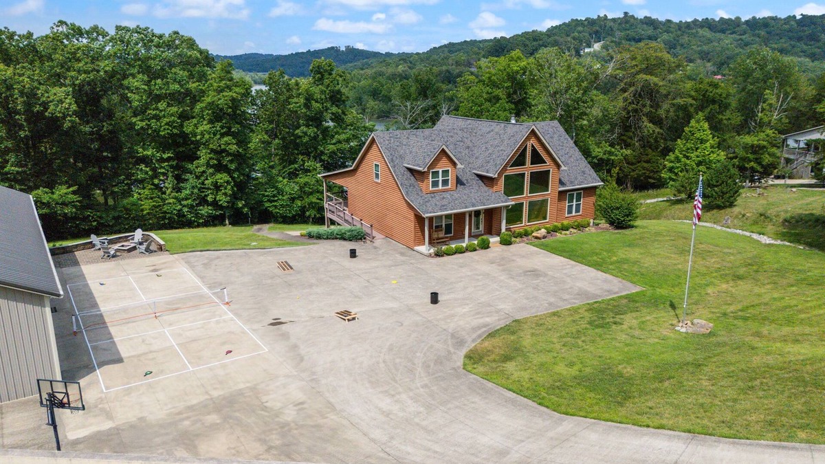 Clarkson House | The Hawk's Nest, a 2 Acre 7 Bedroom 5 bath property with 15 beds.
