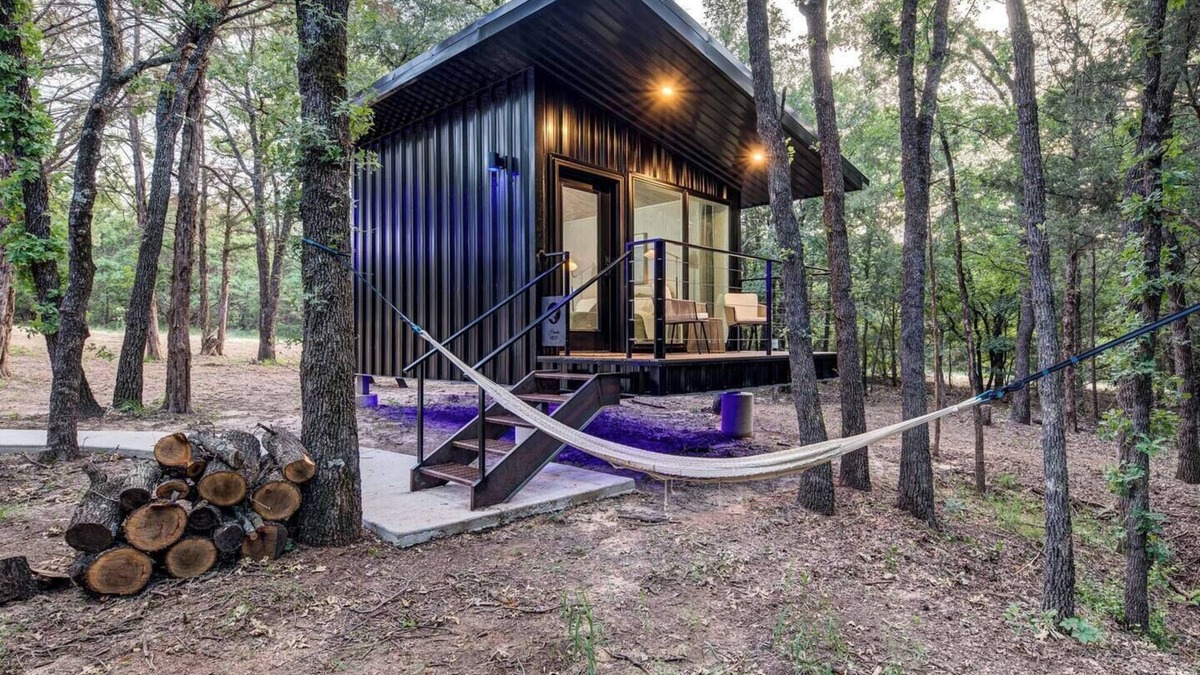 Alvord Cabin | The Hawk’s Nest |Peaceful Tiny Cabin w/Pickleball