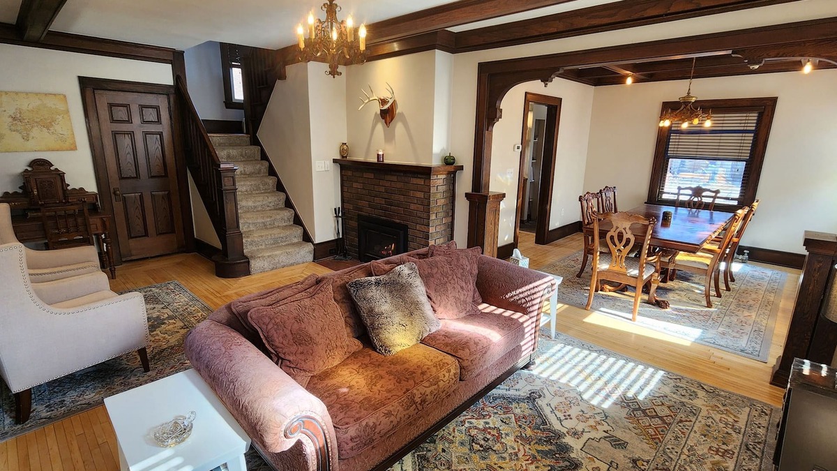 Minneapolis House | The Hawthorne: 4 bedroom Mission-Style Home, Minutes to Downtown