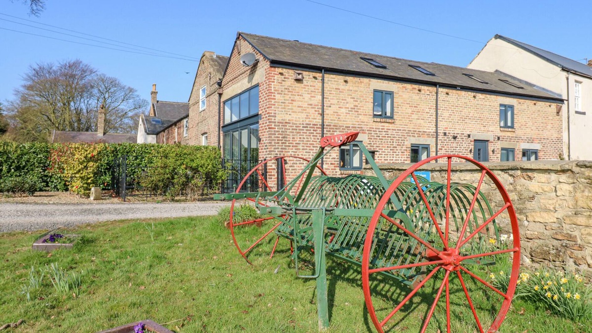 Hetton-le-Hole Cottage | THE HAY BARN, pet friendly, with open fire in Murton, County Durham