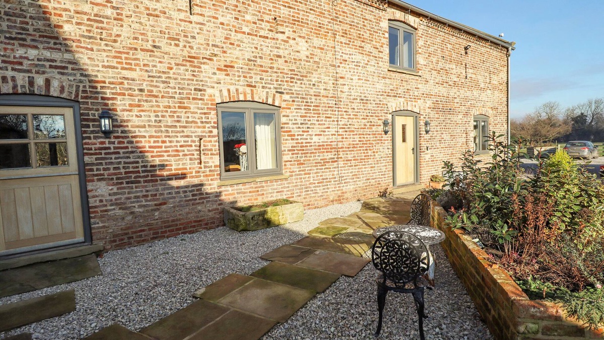 Stainforth Cottage | THE HAY BARN, pet friendly, character holiday cottage in Thorne