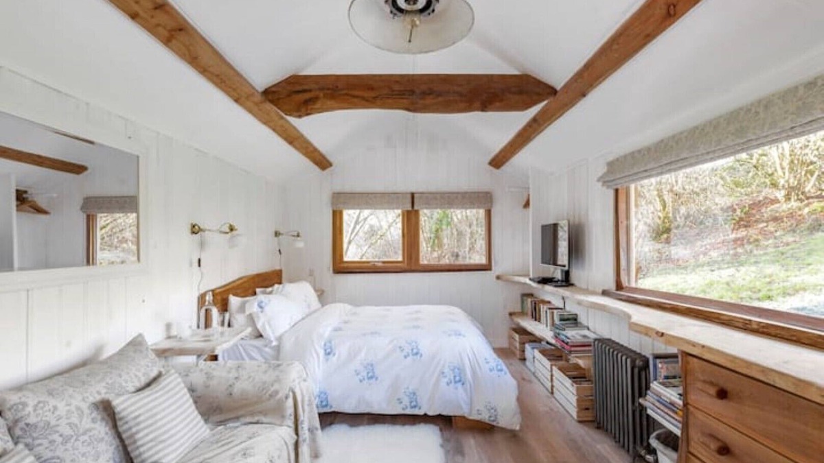 Bath Cabin | The Hay Trailer