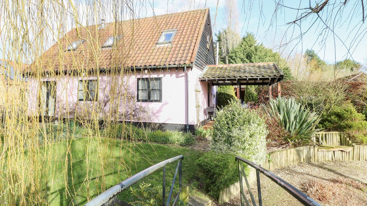 West End Cottage | THE HAYBARN, pet friendly, with a garden in Necton