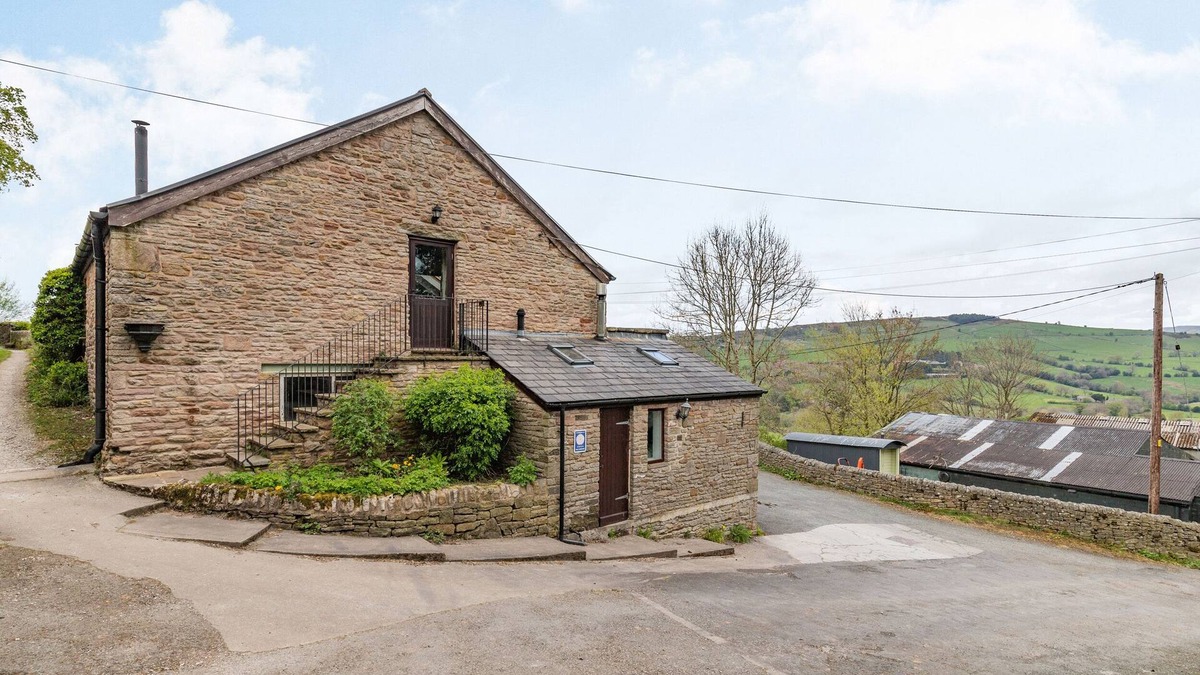 Combs Cottage | THE HAYLOFT, pet friendly, luxury holiday cottage in Combs