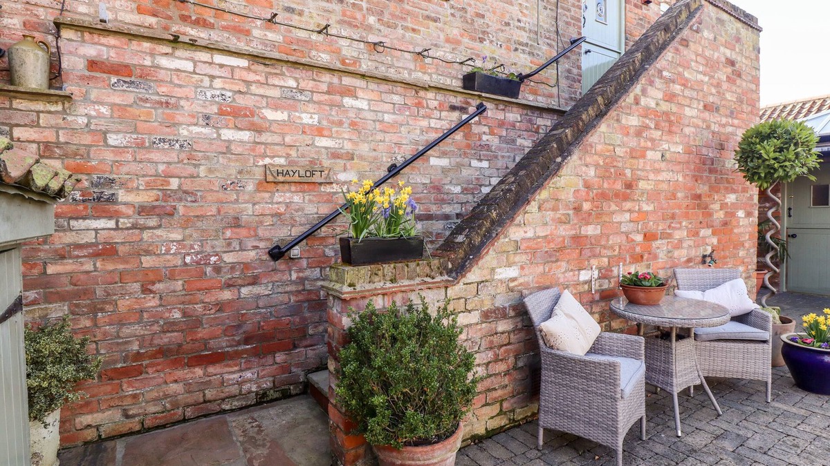 Burgh le Marsh Cottage | THE HAYLOFT, with a garden in Burgh Le Marsh