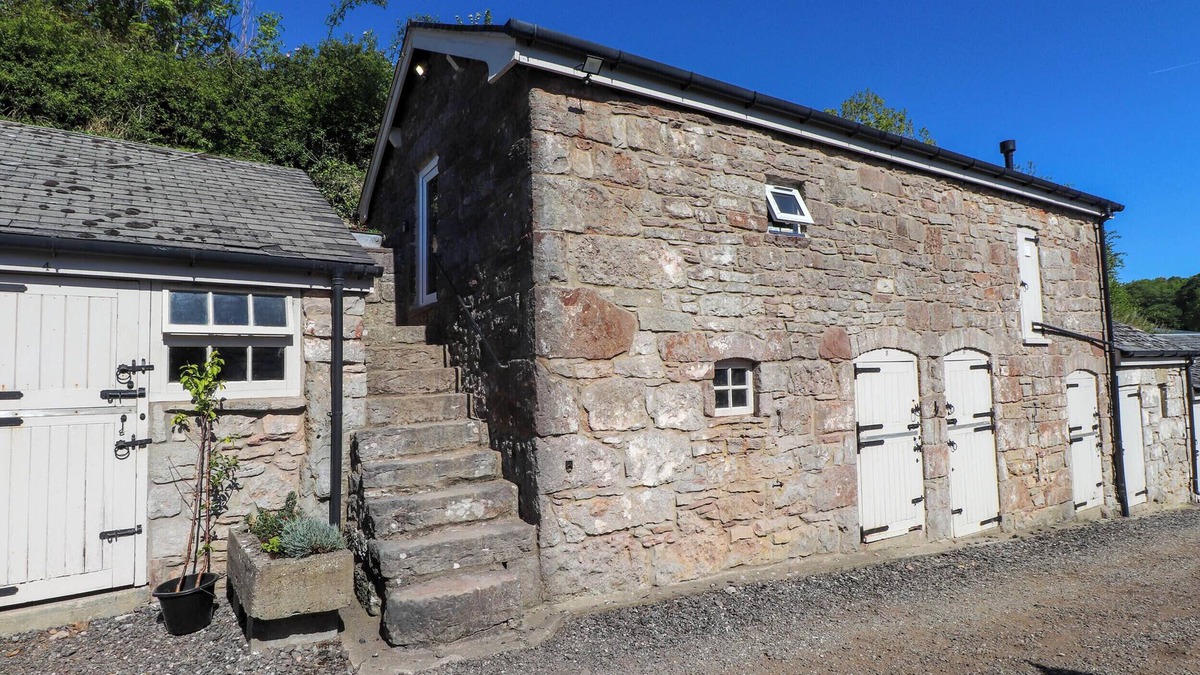 Rhyd-y-foel Cottage | THE HAYLOFT, with a garden in Llysfaen