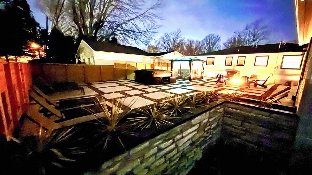 Columbus House | The Headquarters by: BLUE spacious 5 bedrooms Hot tub park!