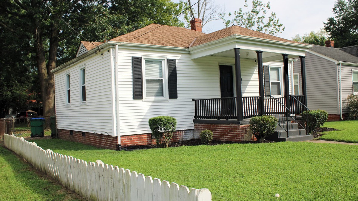 Mosby House | The heart of Richmond Charming 2-bedroom house with WiFi, AC Free parking