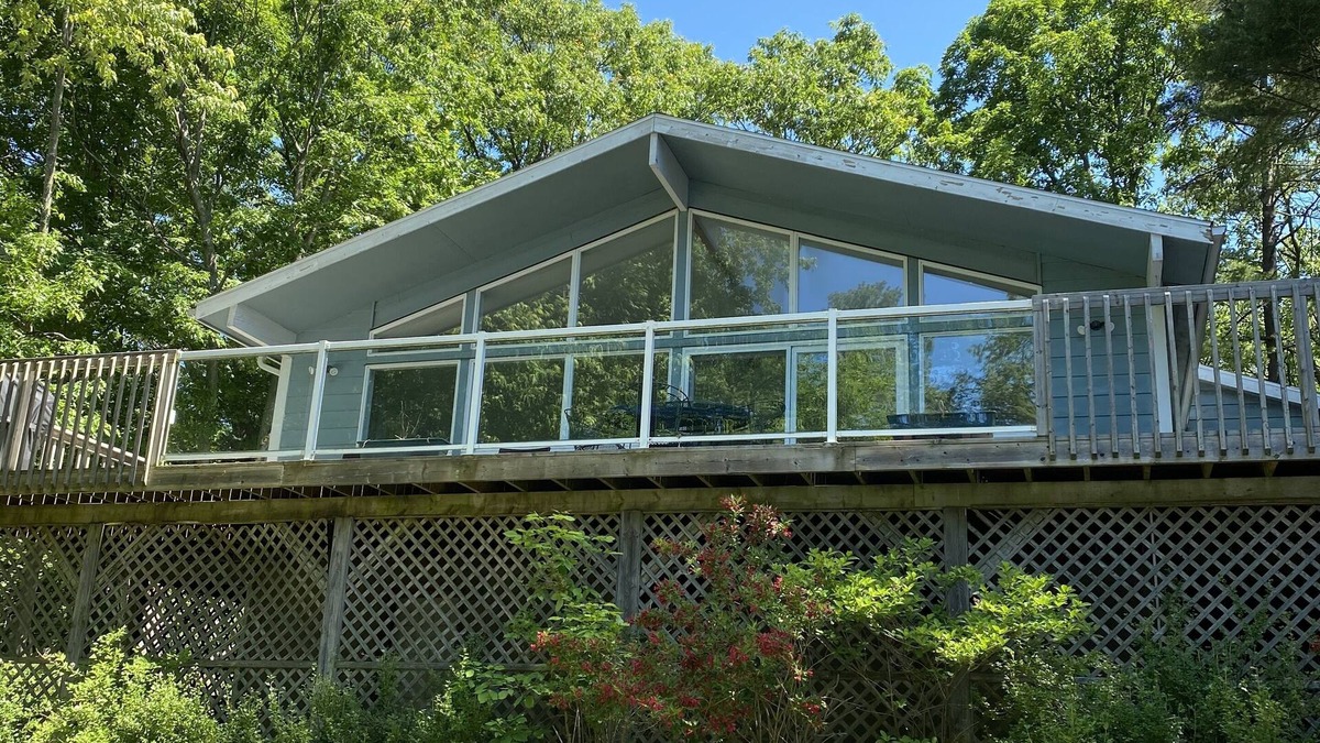 Lansdowne Cottage | The Heart Of The 1000 Islands!