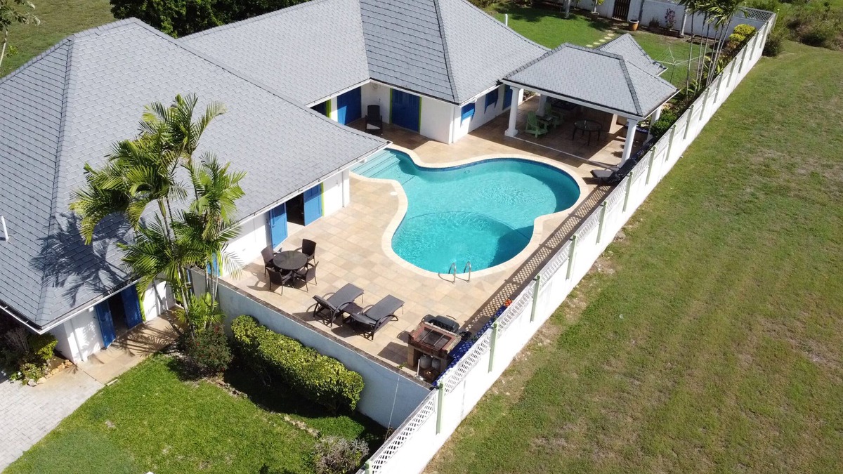 Canaan Villa | The Heart Villa in Samaan Grove your paradise with a unique heart-shaped pool.