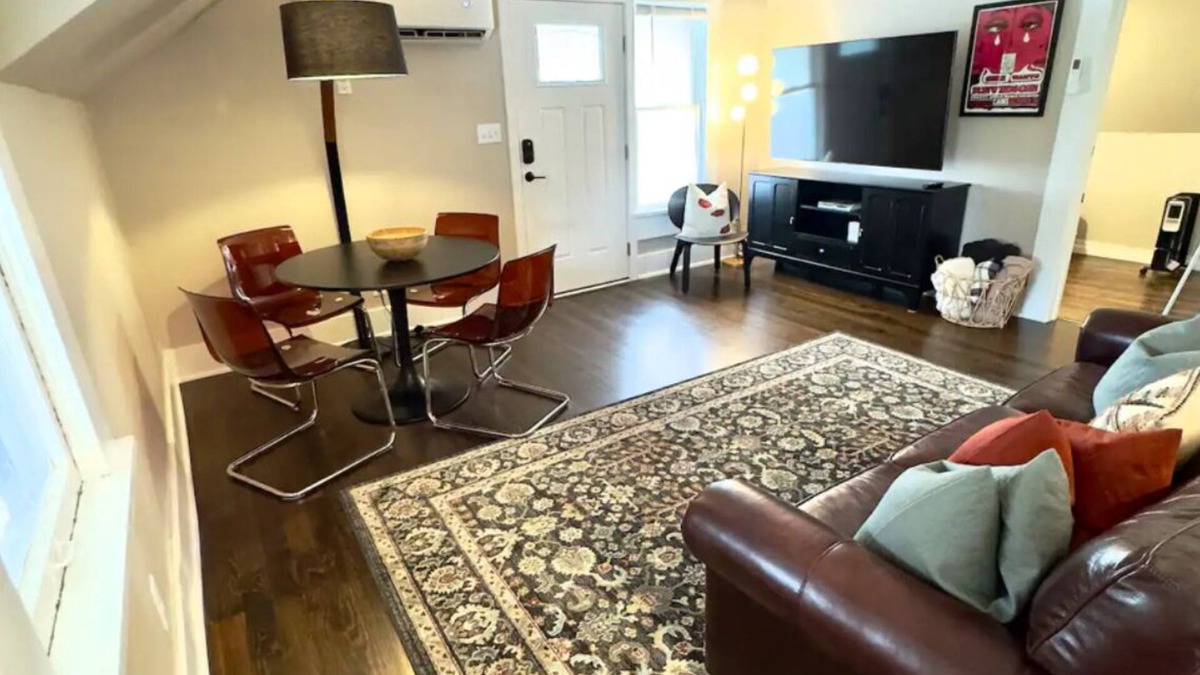 Tulsa House | The Heights Loft, 5 minutes from downtown, Fresh Coffee and two Plush Queen Beds