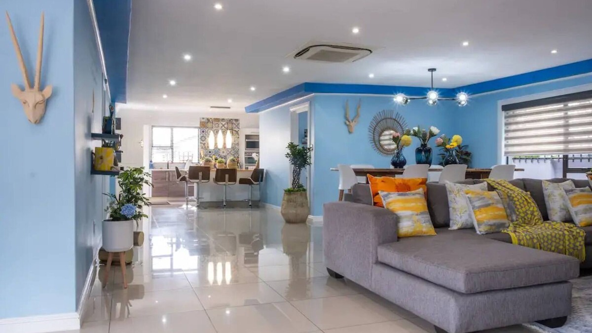 Ekurhuleni House | The Hemingway House 14- 15 min from O.R Tambo.nn