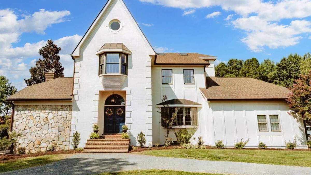 Purcellville Villa | The Hemlock Manor -Elegant Tudor Home w/Pool and Sport Court