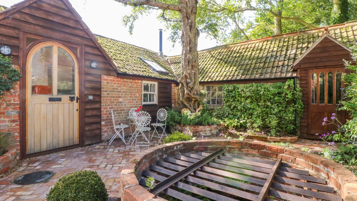 Little Coxwell Cottage | THE HEMMEL, pet friendly, character holiday cottage in Faringdon