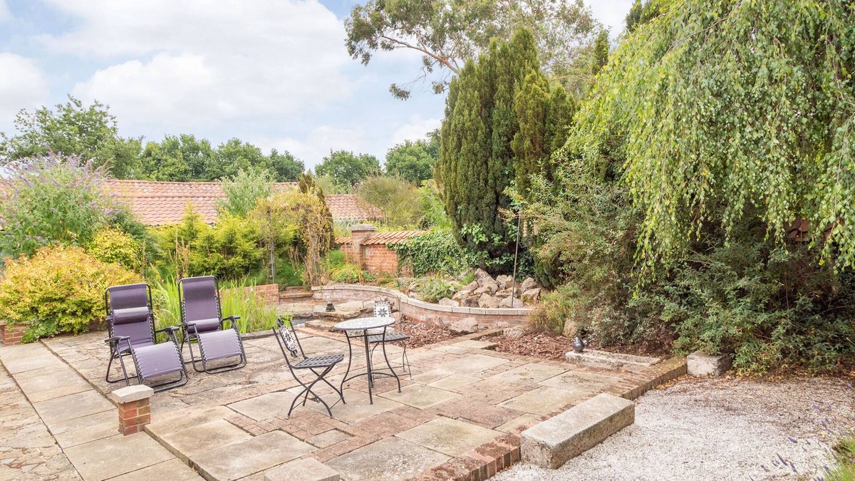 Gissing Cottage | The Hen House