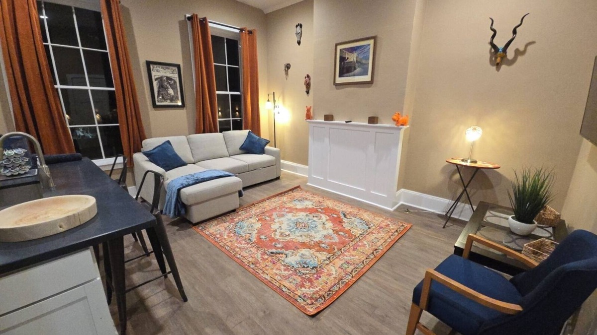 Petersburg Apartment | The Henry Lofts Unit 3 - 'The Sunset Suite'