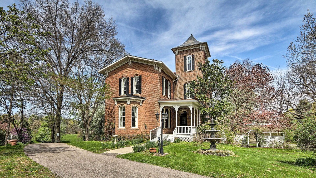 Lancaster House | 'The Henry Manor' - Dreamy Victorian Charmer!