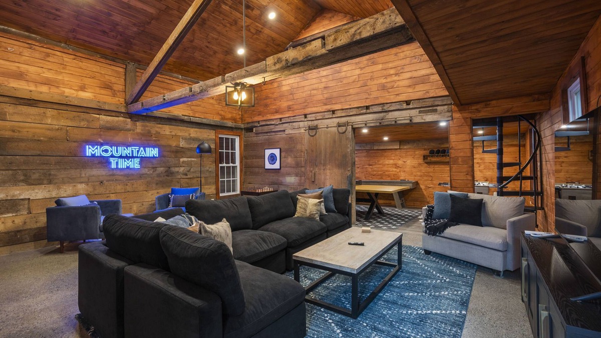 Hensonville House | The Hensonville Honeypot - Hottub, Movie Theatre & Mountain Bikes!