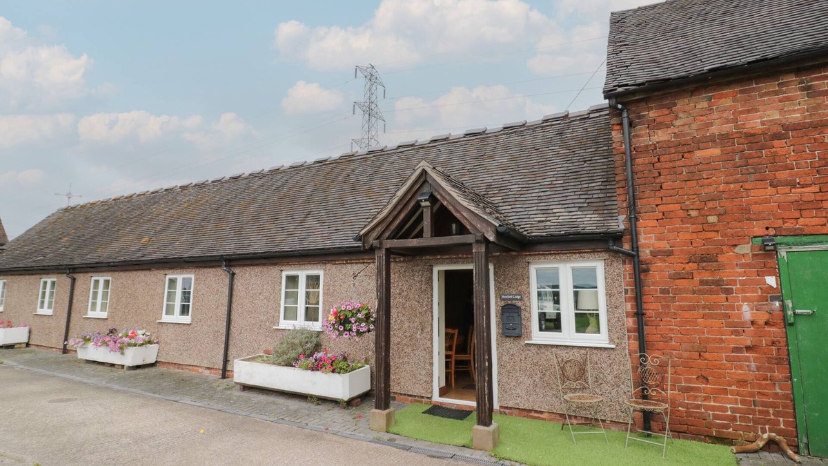 Little Haywood Cottage | THE HEREFORD LODGE, pet friendly, with a garden in Great Haywood