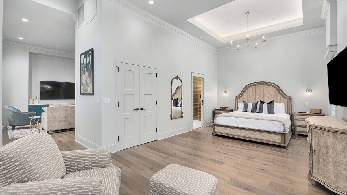 Cullman Hotel | The Heritage Suite | 5 Minutes from I65 | In the heart of Cullman