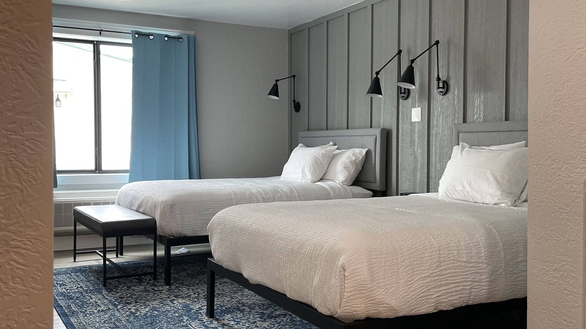Petersburg Hotel | The Hermitage Inn and Taphouse