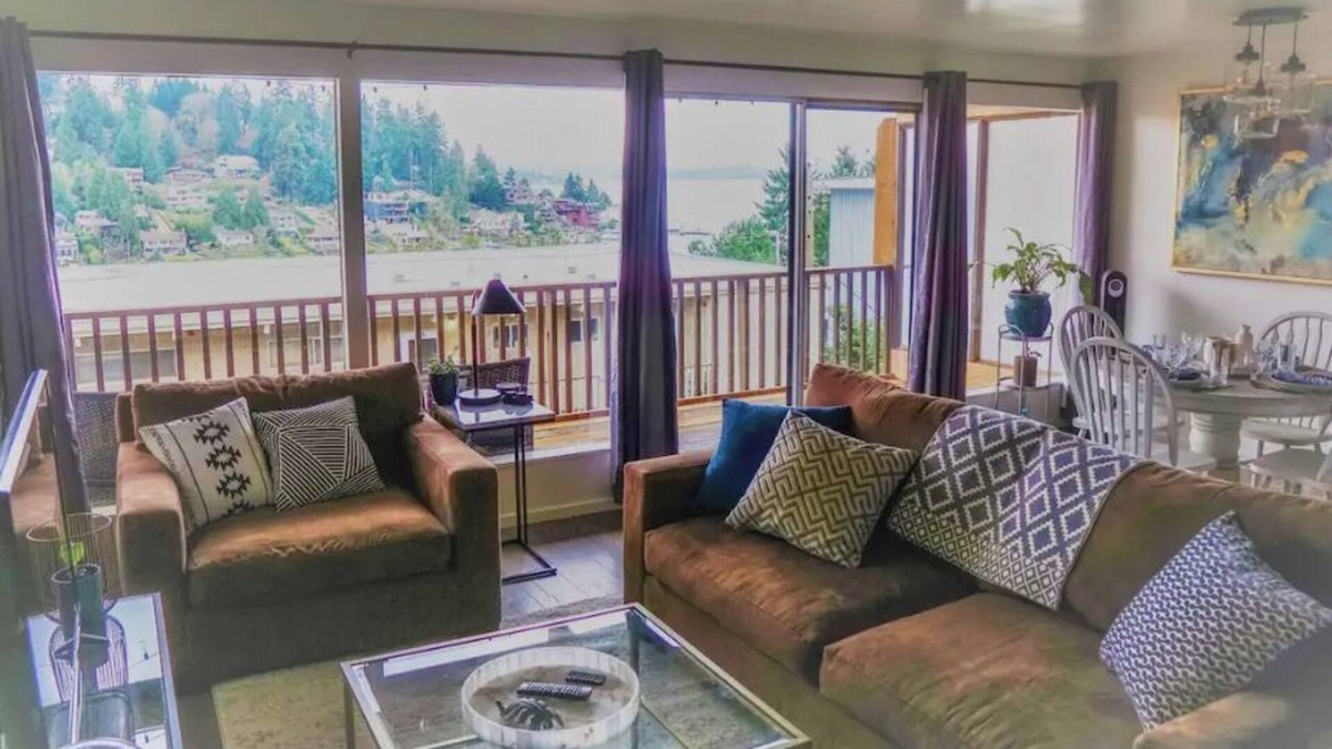 Bellevue Apartment | The Heron in Meydenbauer Bay Bellevue | 29 Nights!