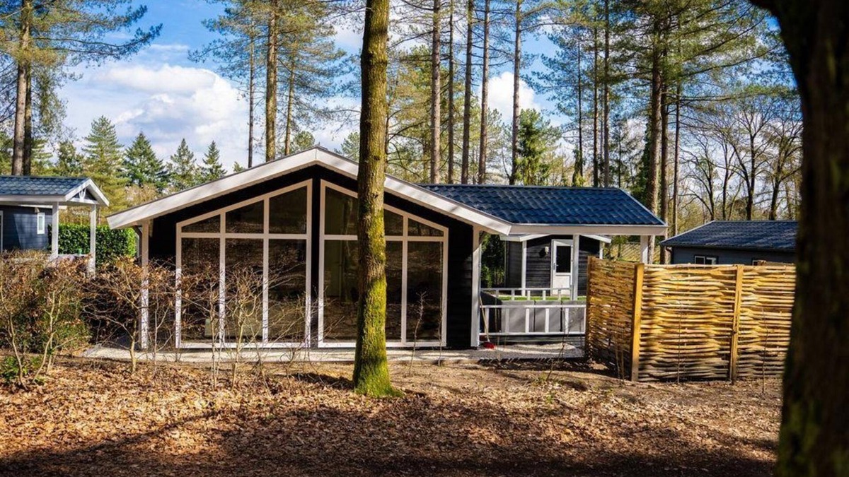 Municipality of Rhenen House | The Heuvelrug Cottage, with hot tub for 6 people is fully equipped!