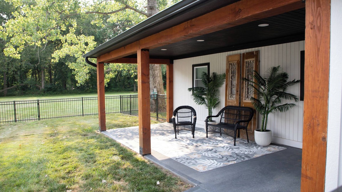 New Century House | The Hidden Gem 2-bedroom Guesthouse in Edgerton with full kitchen