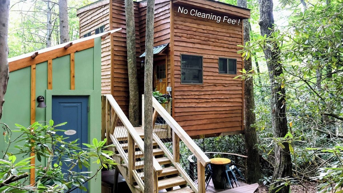 Elizabethton Cabin | The Hidden Hemlock Treehouse: Sleep cozy among the trees with a waterfall view
