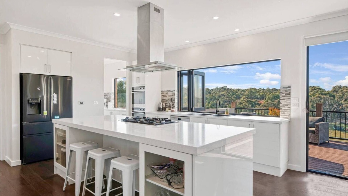 Wallan Other | The Hidden Paradise in the Valley Farmhouse