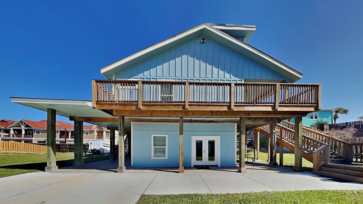 Leeward Sands House | The Hidden Porpoise | In-town activities nearby