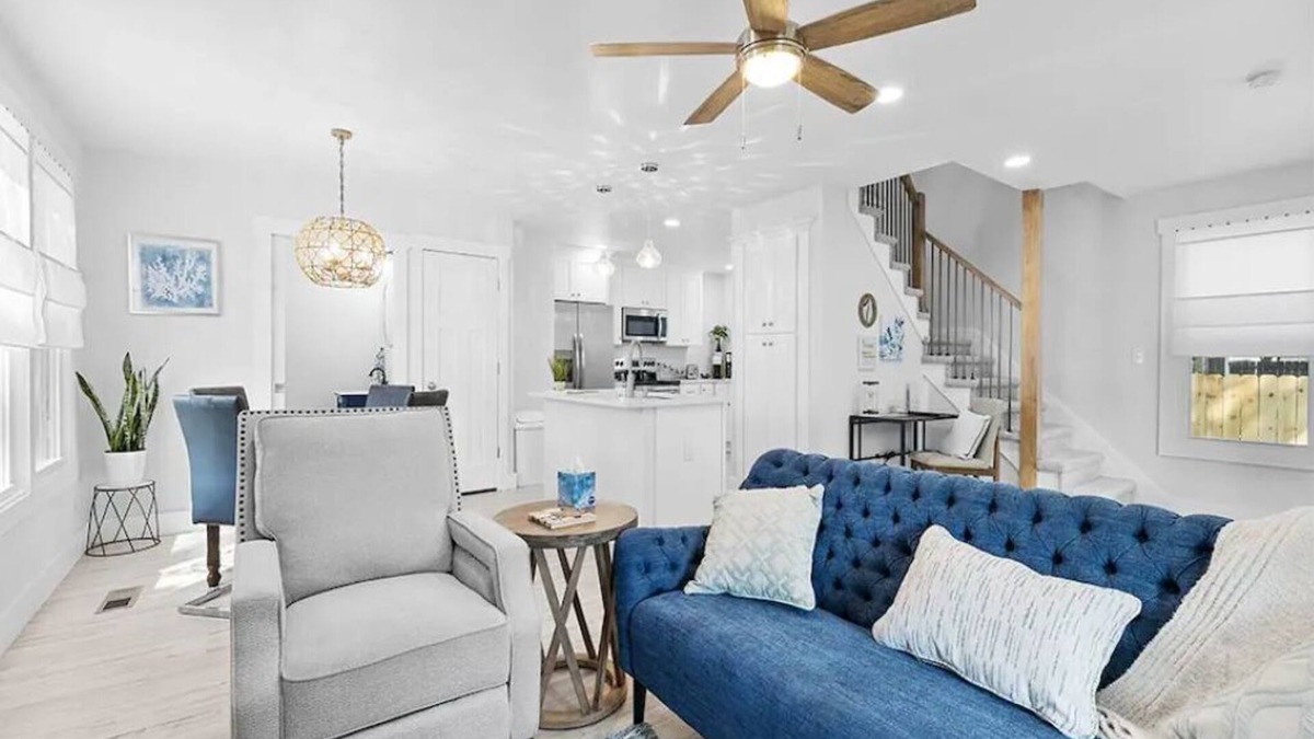 Northeast Virginia Beach Hotel | The Hideaway: 2 Bedroom 2.5 Bath, blocks to ocean.