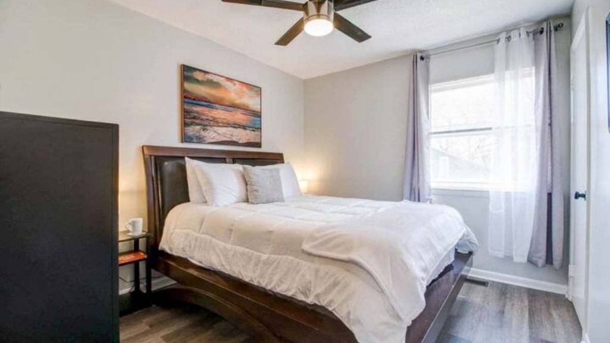 Norfolk - Virginia Beach House | The Hideaway! 3BR Retreat Home Near VB Town Center