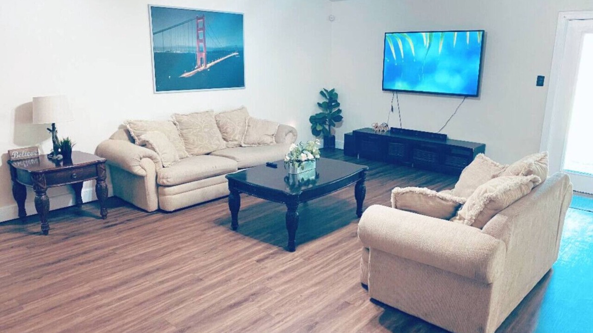 Humble Apartment | The Hideaway 4B/2B House- 10min from IAH