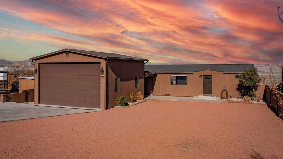 Greenehaven House | [The Hideaway] 50 Mile Views, Sleeps 8, Big Garage