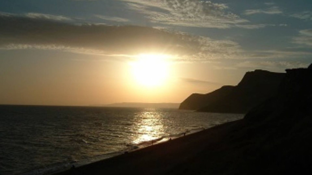 Eype Ski Chalet | The Hideaway-A Peaceful And private location, countryside views. 2 mins to beach