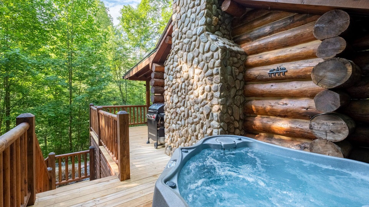 Aska Cabin | THE HIDEAWAY/Blue Ridge GA./A charming & romantic traditional log cabin.