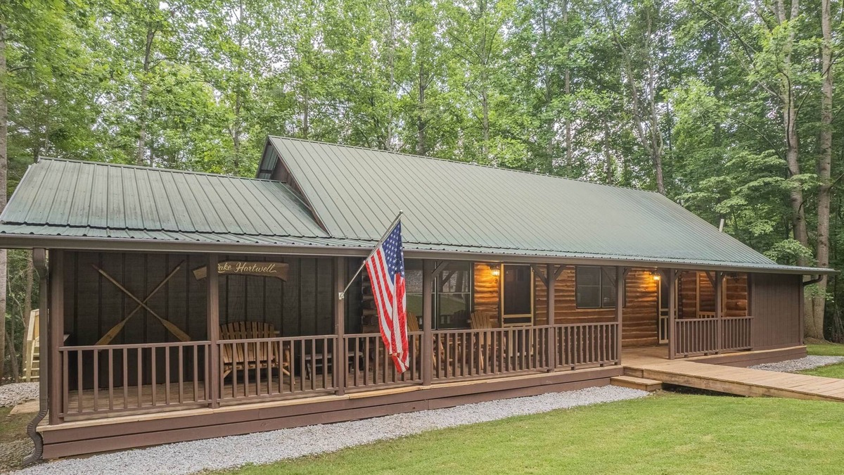 Gumlog Cabin | The Hideaway Cabin at Hartwell