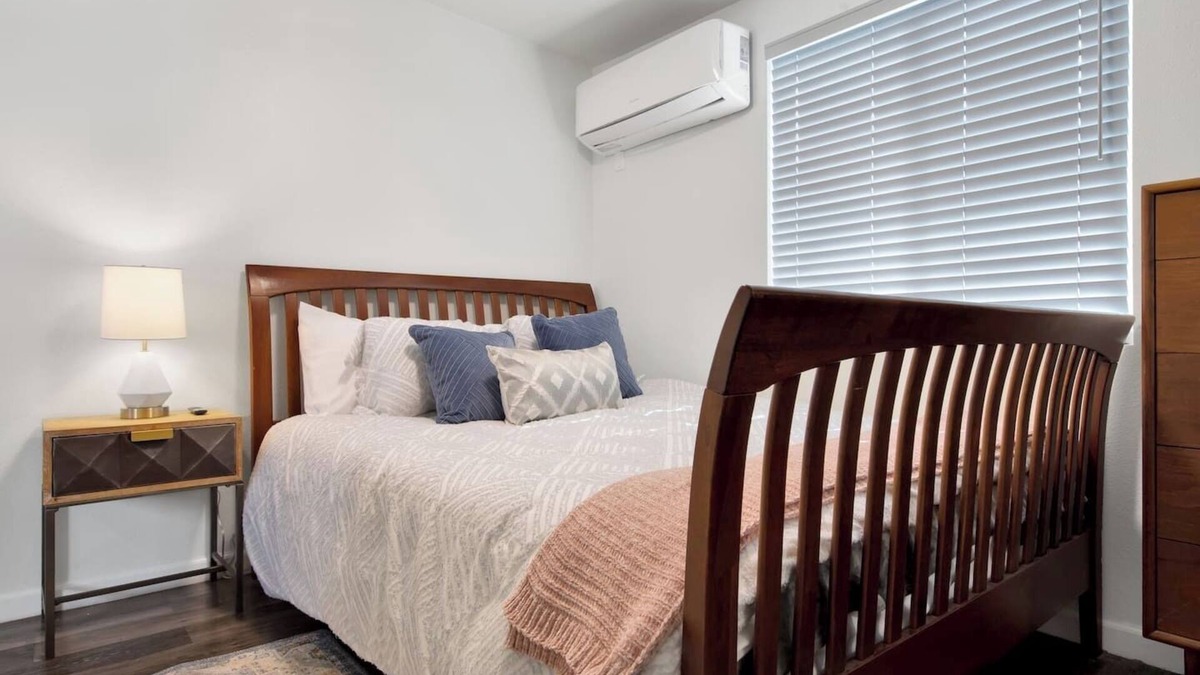 Glendale Apartment | The Hideaway - Dtwn Glendale Free Parking