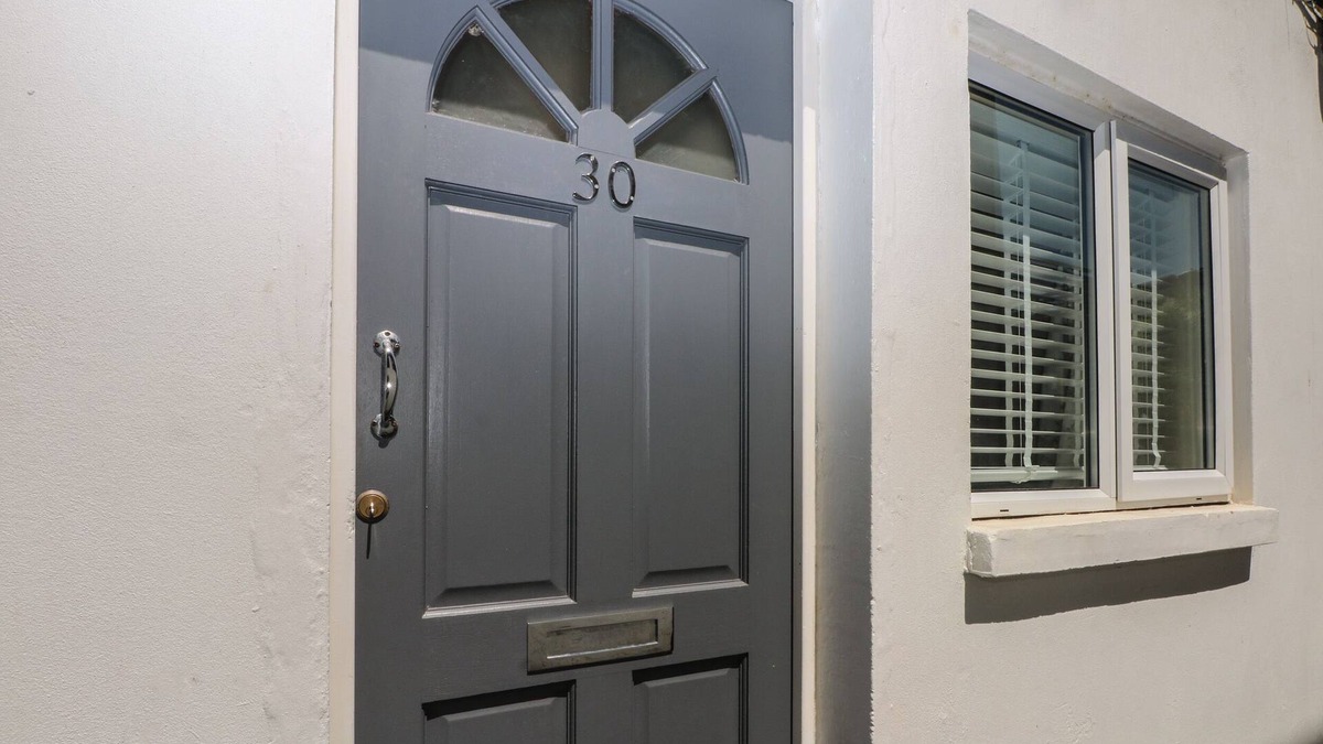 Southsea Cottage | THE HIDEAWAY, family friendly, character holiday cottage in Southsea