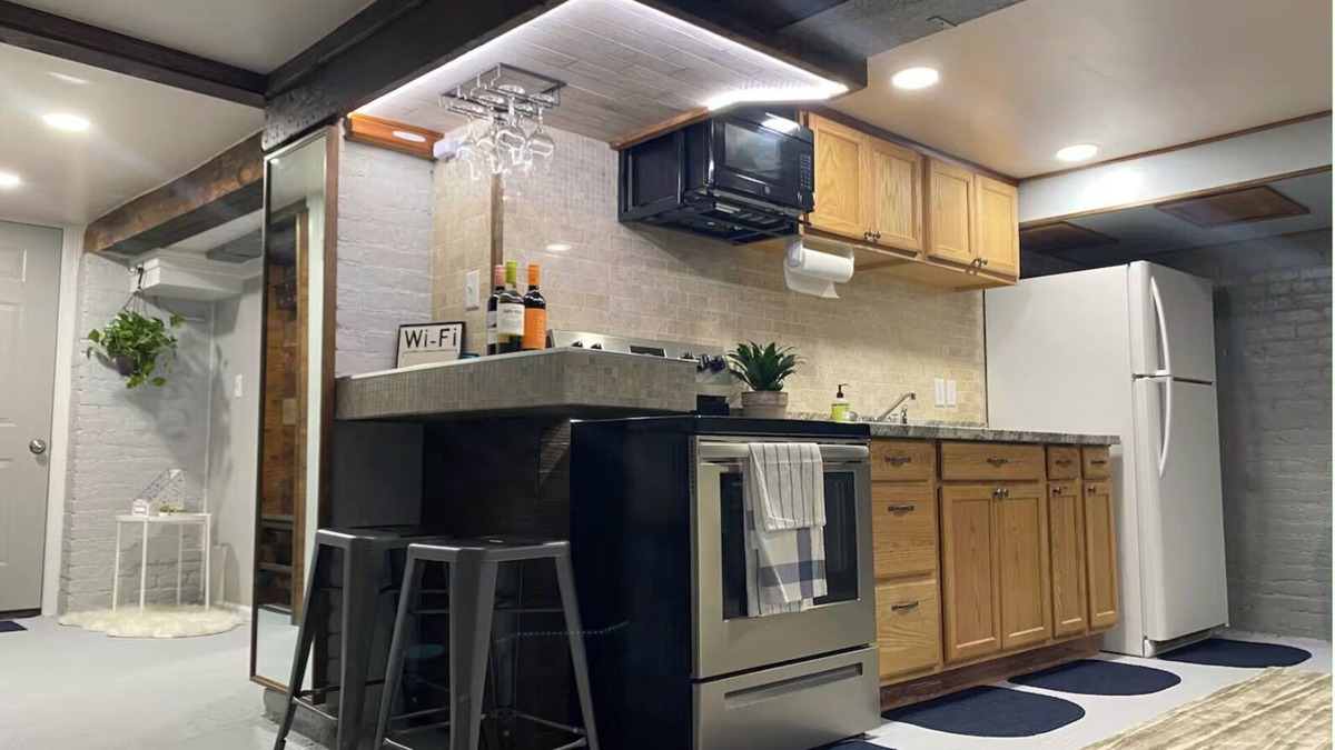 Troy Apartment | "The Hideaway" Modern Apartment w/Sauna, Grill and Patio