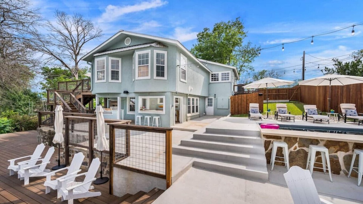 New Braunfels House | The Hideaway on Lake Dunlap*Direct Lake Dunlap Access*Pool*Accommodates 20