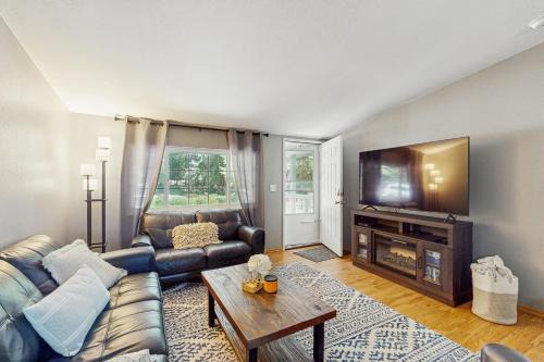 Shelton House | The Hideaway on the Lake